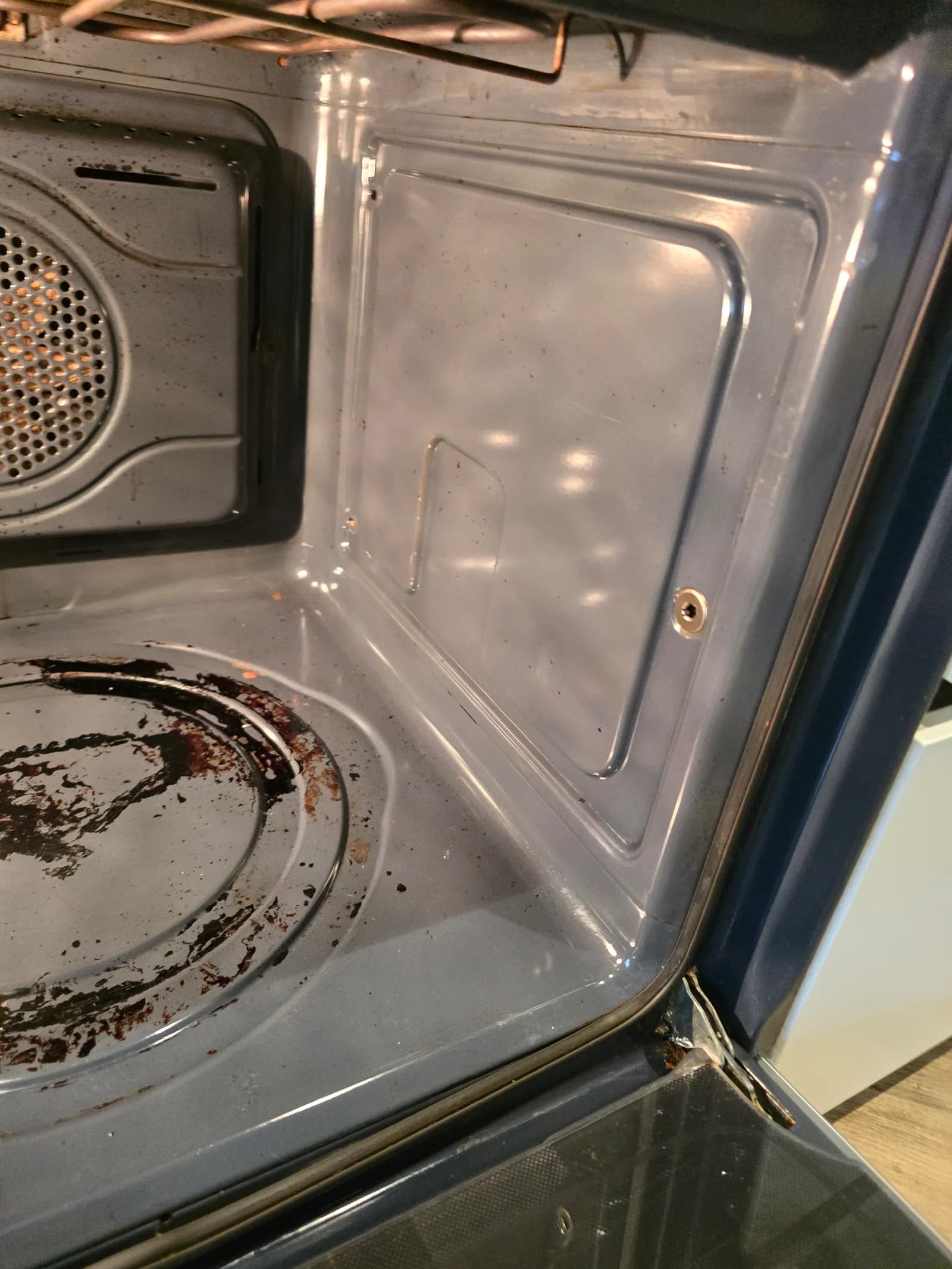 Kingston studio — full bond clean with carpet steam